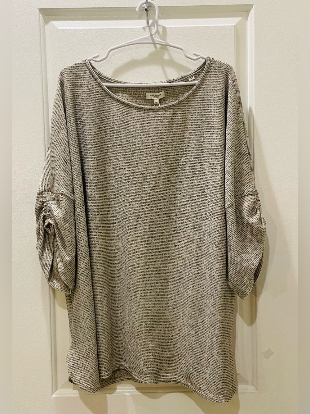 NEW…Max Studio Cinched Sleeve Top - Picture 3 of 4